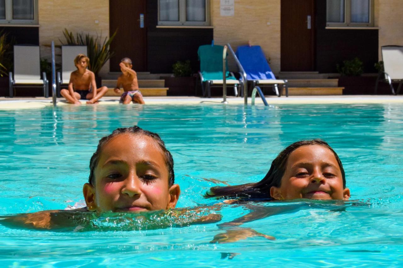 Aparthotel Novo Sancti Petri Chiclana de la Frontera Exterior foto